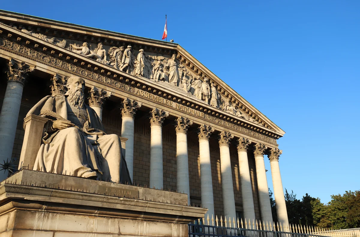 FX Weekly Outlook: GBP Holds Ground Amid French Political Headwinds