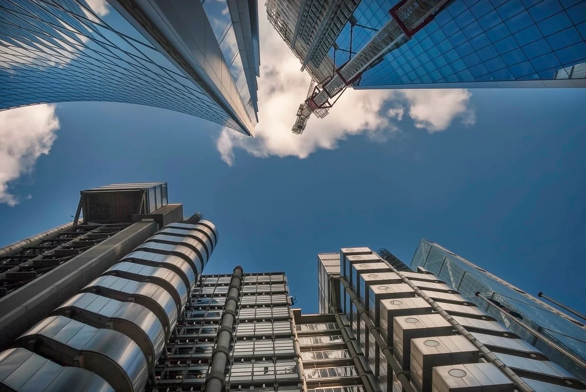 Sterling Under Pressure as Fiscal Risks and US Data Dominate