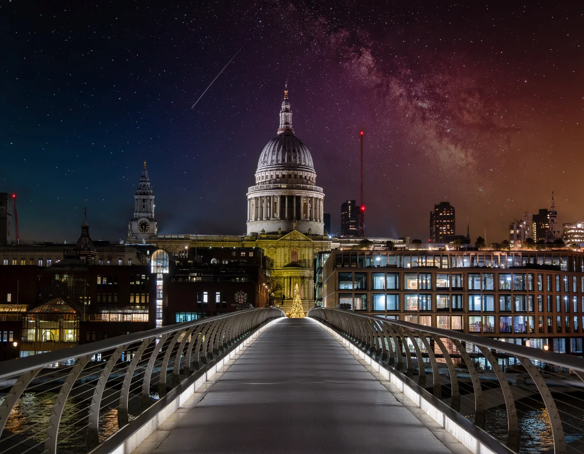 St Paul’s Cathedral in the City of London -financial district skyline