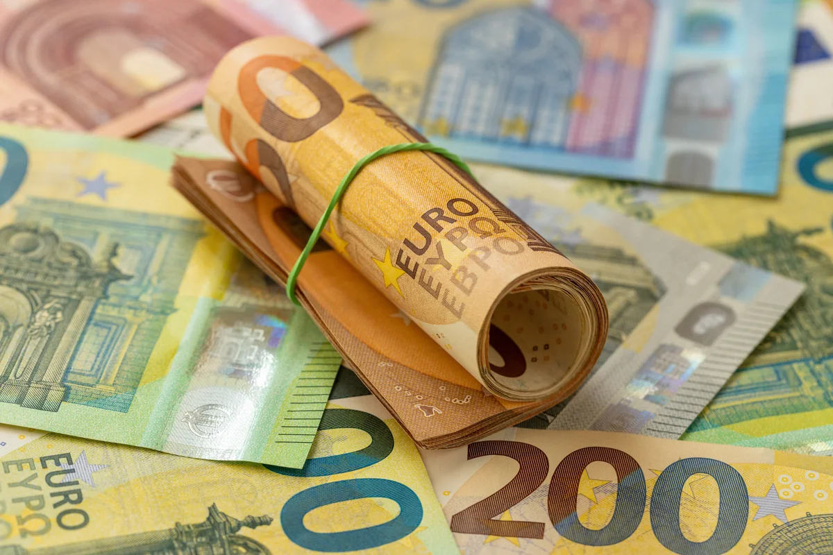 The Euro in October: Why Rising Inflation Is Hurting It Against the Pound and the Dollar